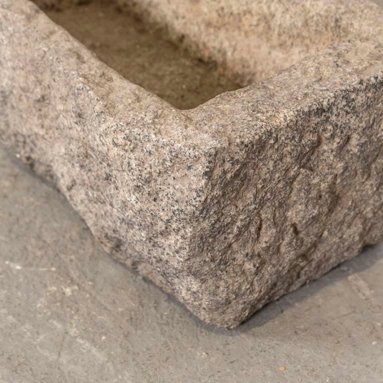 Contenedor de piedra con detalles - imagen 3