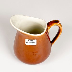 Lechera de Cerámica Color Caramelo, Estilo Luxemburgo - imagen 3