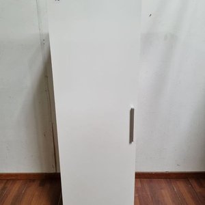 Lote siguiente: Mueble Blanco y Marrón con Puerta y Estantes
