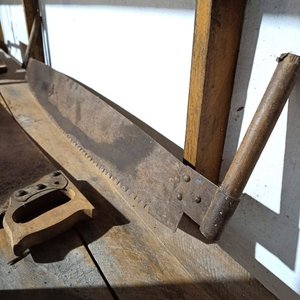 Lote siguiente: Serrucho Grande y Trozador Pequeño de Hierro y Madera
