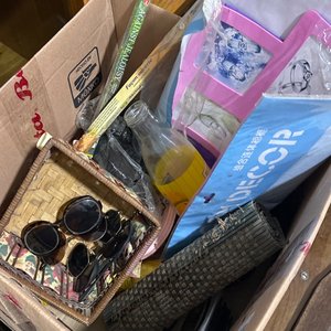 Lote siguiente: Lote de Lentes de Sol, Porta Retratos y Accesorios Varios