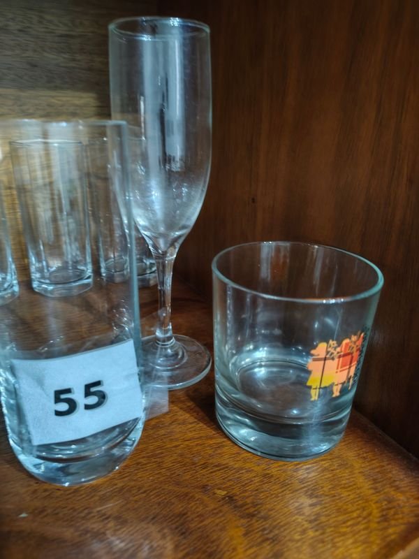 Lote de Cristalería: Vaso Alto, Vaso de Whisky "100 Pippers" y Copa de Champagne