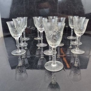 L 279 - 12 Piezas - Set de 12 copitas antiguas para licor en vidrio labrado de fina terminación, con diseño de corte en estrella en el cáliz y pie liso (altura aproximada 8 cm) - imagen 3