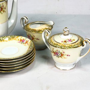 Juego de Porcelana Inglesa Noritake Floral Beige y Blanco - imagen 4