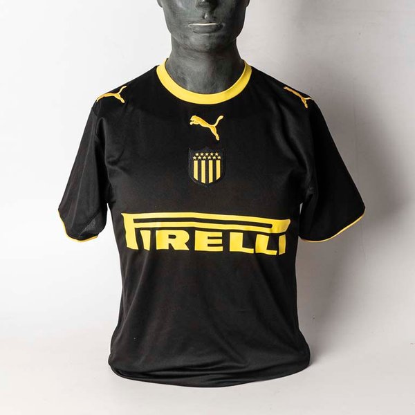 Lote siguiente: Camiseta de Peñarol de utilería marca PUMA N°5 segunda equipación del año 2006