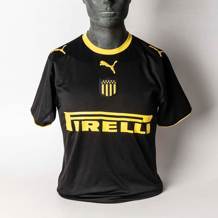 Lote anterior: Camiseta de Peñarol de utilería marca PUMA N°5 segunda equipación del año 2006