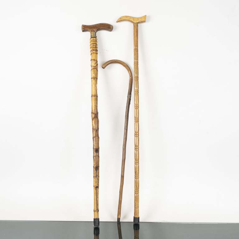 Tres bastones de madera y caña - Medidas: 94cm