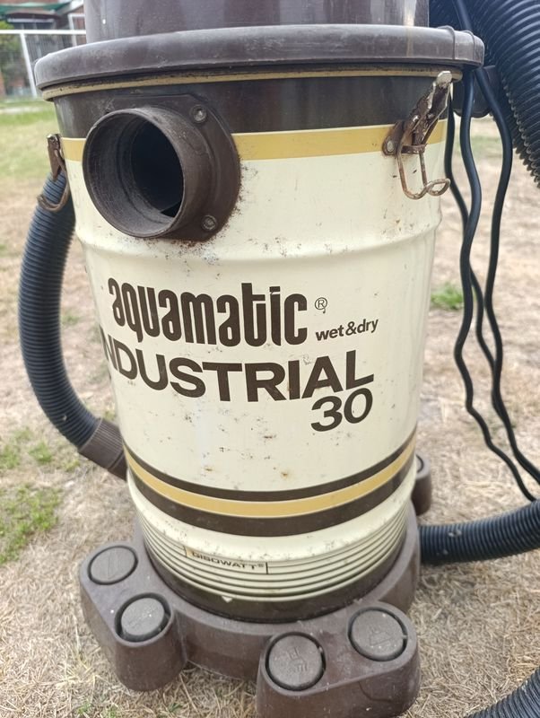 Aspiradora Aqua Matic Industrial - Limpieza y Mantenimiento - imagen 10