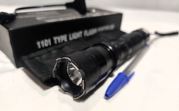 Linterna Táctica Recargable con Picana Eléctrica para Autodefensa