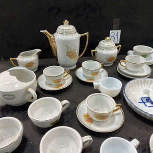 Juego de Té Incompleto: Tazas, Platillos, Tetera, Azucarero y Lechera - imagen 5