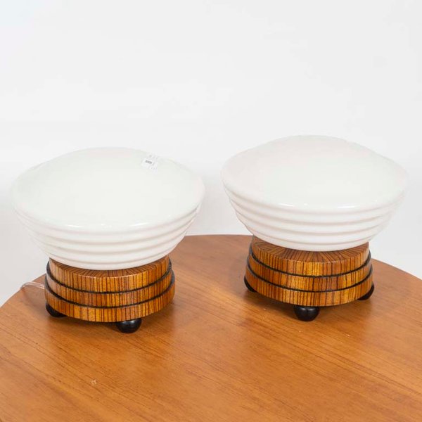 Par de Lámparas de Mesa con Opalinas Escalonadas y Base de Madera