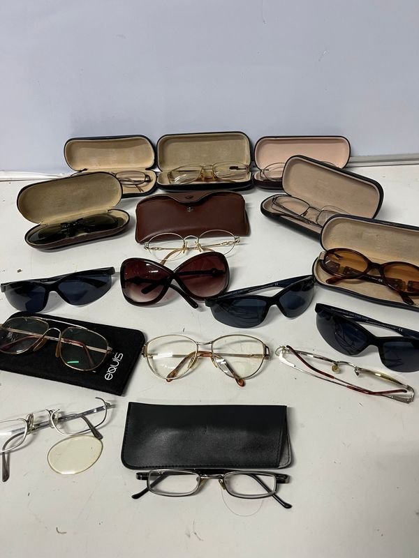 Lote de 9 Pares de Lentes y Estuches Variados