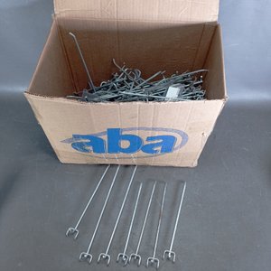 Más de 140 perchas en metal para exhibir en diferentes formas y tamaños.  - imagen 3