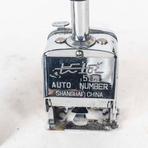 Dos Sellos Numeradores Automáticos Antiguos de Metal - imagen 2
