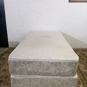 Somier de 1 Plaza Deseos con Patas y Tapizado Estampado - imagen 2