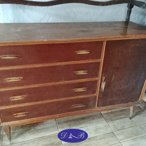 Lote anterior: Cómoda Americana Vintage de Madera con 4 Cajones y Puerta