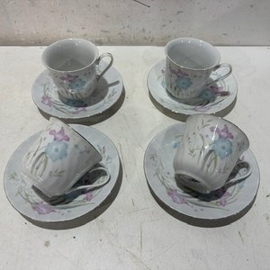 Lote anterior: Juego de 4 Tazas de Té con sus Platitos Decorados