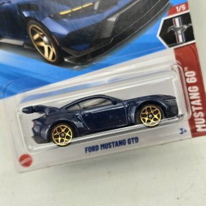 Hot Wheels Ford Mustang GTD Azul Dorado 1/5 2025 - imagen 2