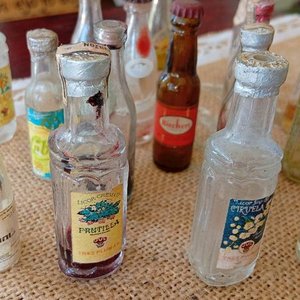Lote anterior: Lote de 19 Mini Botellitas Antiguas de Colección