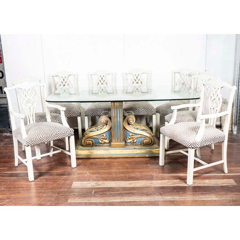 Mesa de comedor con seis sillas y dos butacas en estilo inglés