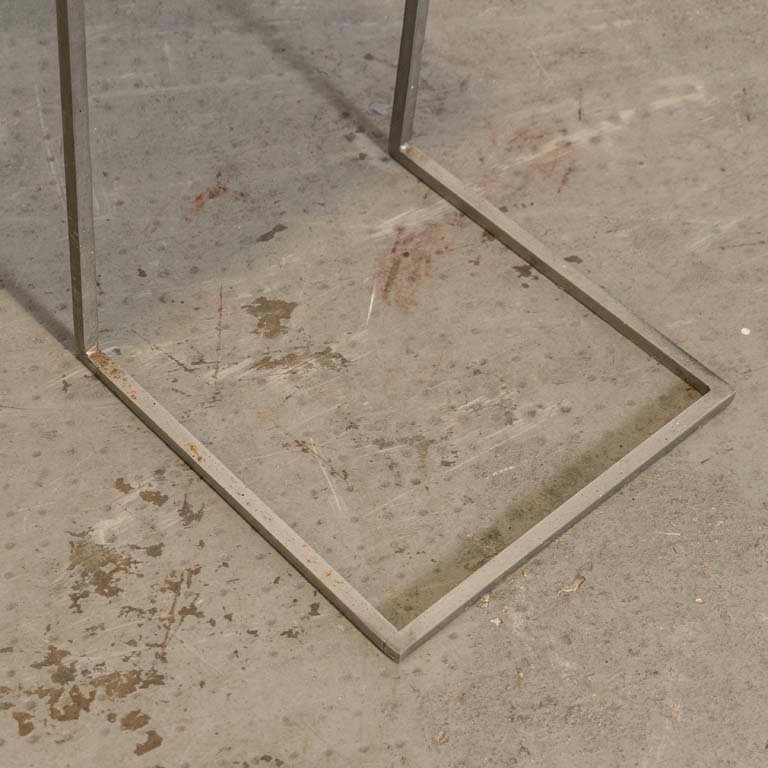 Mesita de sala con base de acero inoxidable y tapa de madera - imagen 3