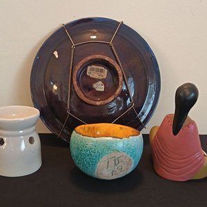 Conjunto Decorativo: Plato Azul, Figuras y Recipientes - imagen 2