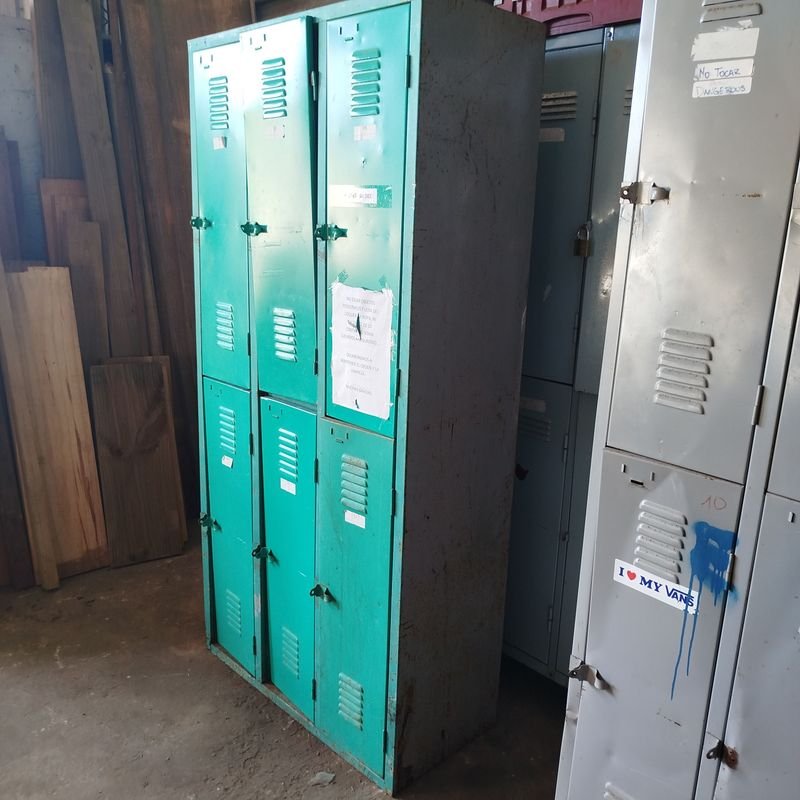 Almacén metálico de 6 puertas en verde - imagen 3