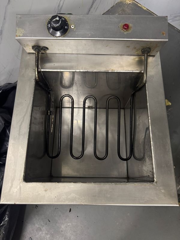 Fritador eléctrico simple en buen estado - imagen 2