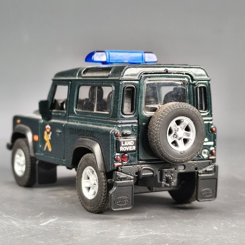 Modelo de camioneta Land Rover a escala 1/43 - imagen 3
