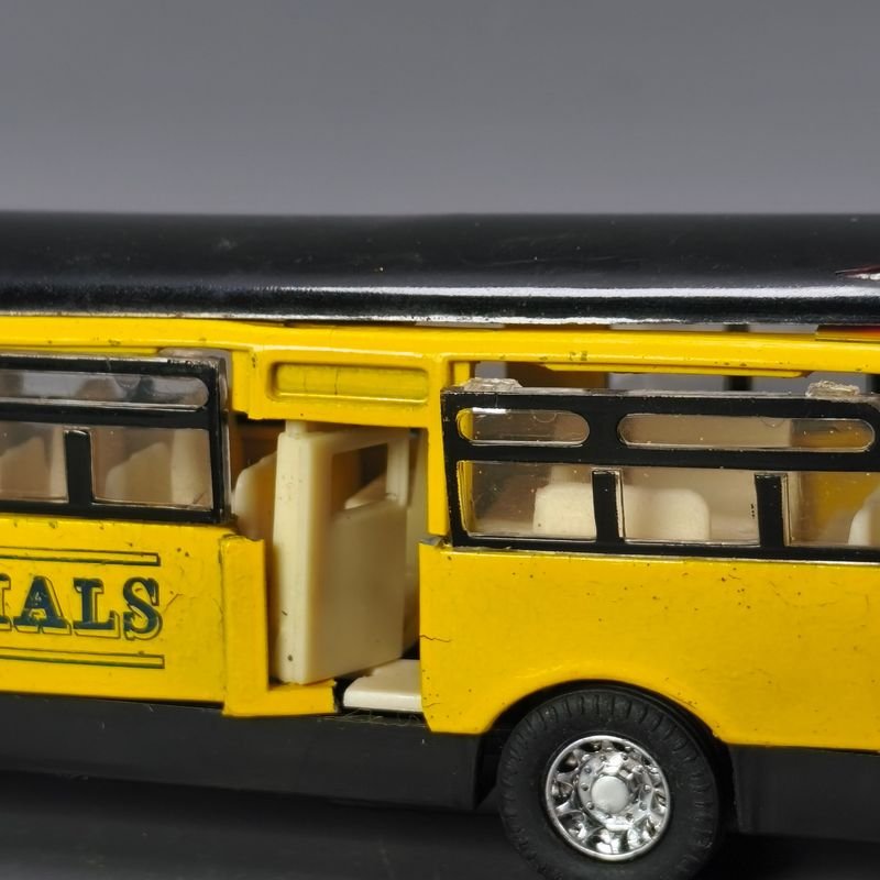 Modelo de Omnibus Leyland Route Master en escala 1/72 - imagen 5