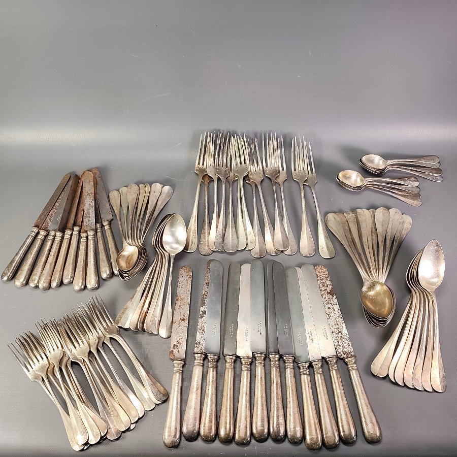 Lote de Cubiertos Christofle: Cucharas, Tenedores y Cuchillos