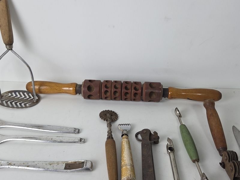 Colección de herramientas y utensilios antiguos y de alta calidad - imagen 10
