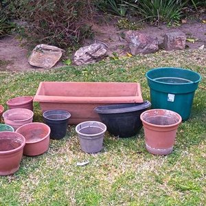 Lote de Macetas de Plástico para Jardín - Variedad de Diseños y Tamaños - imagen 1