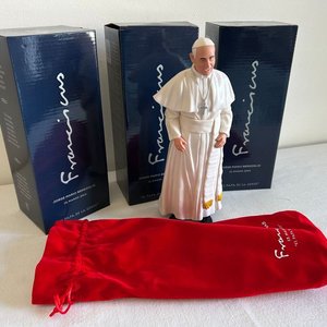 Estatuillas Coleccionables del Papa Francisco en Poliresina - imagen 2