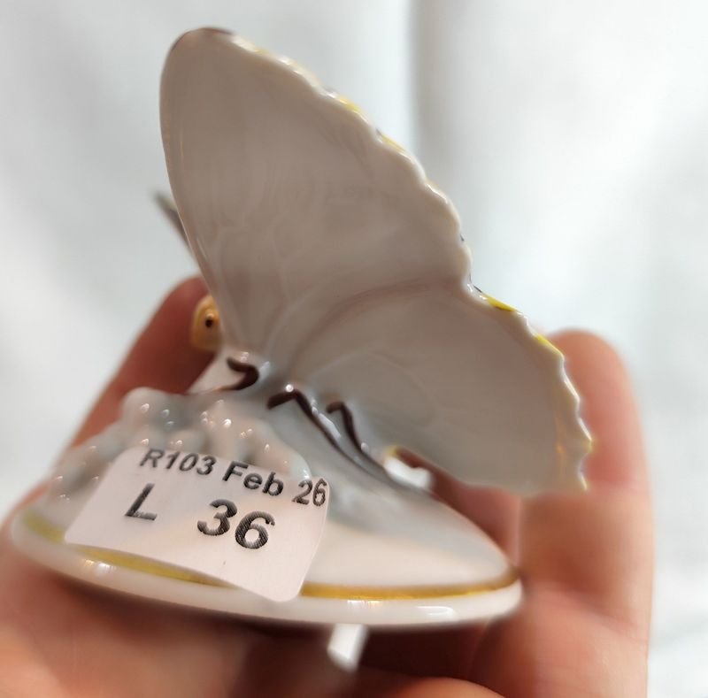 Pequeña mariposa en porcelana alemana pintada a mano - Figurita de mariposa alemana - imagen 10