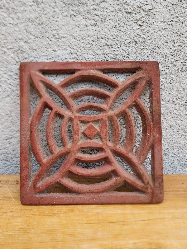 Pieza de Desagüe Antigua de Fundición
