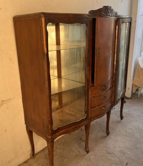 Muebles de lujo con detalles ornamentales y hardware de bronce - imagen 2