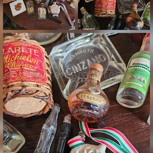 Lote anterior: Lote de Botellas Antiguas y Objetos de Colección