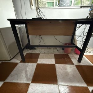 Escritorio Rectangular Tapa Madera Clara y Patas Negras - imagen 1