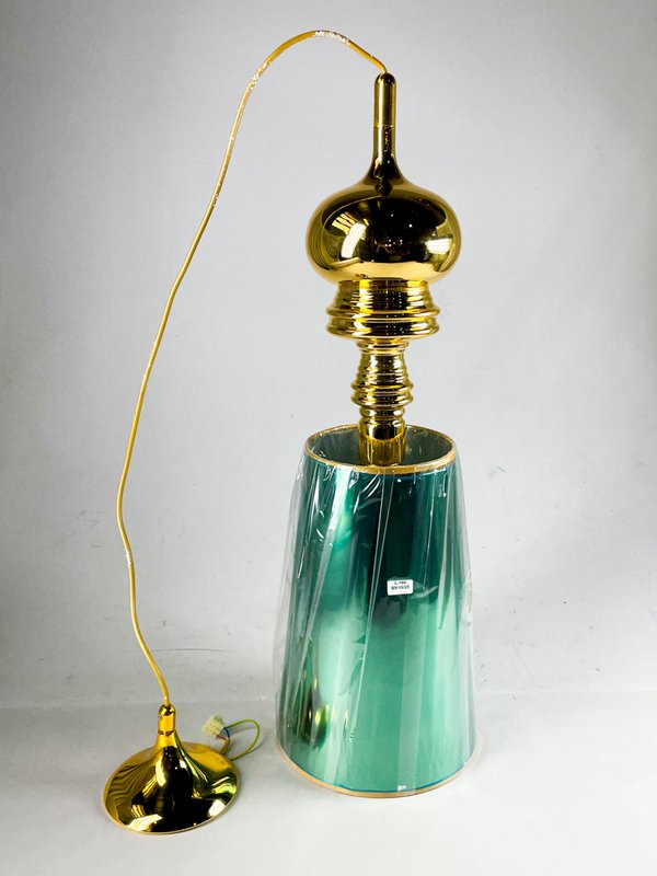 Lote siguiente: Colgante de diseño en chapa dorado con pantalla