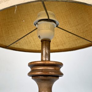 Lámpara de Mesa con Pie de Madera Torneado y Pantalla Textil - imagen 2