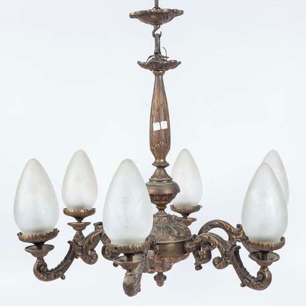 Lote siguiente: Lámpara de bronce con seis luces y detalles tallados