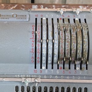 Calculadora Mecánica Antigua Odhner de Escritorio a Manivela - imagen 4