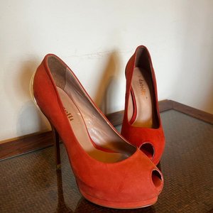 Zapatos de Taco Stiletto Datelli Naranja Gamuza Taco Dorado - imagen 5