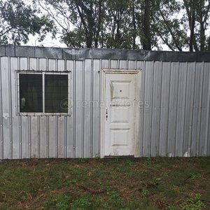 Contenedor Metálico Azul y Estructura Metálica con Puerta y Ventana - imagen 2