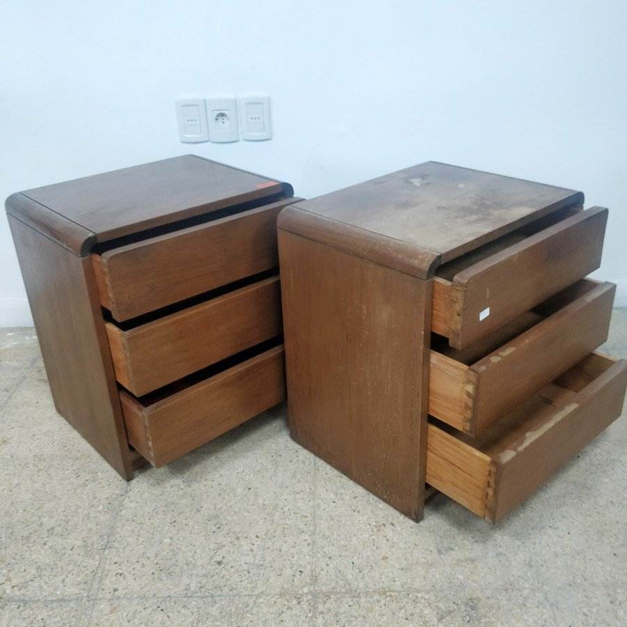 Mesas de luz de madera con tres cajones y detalles - imagen 5