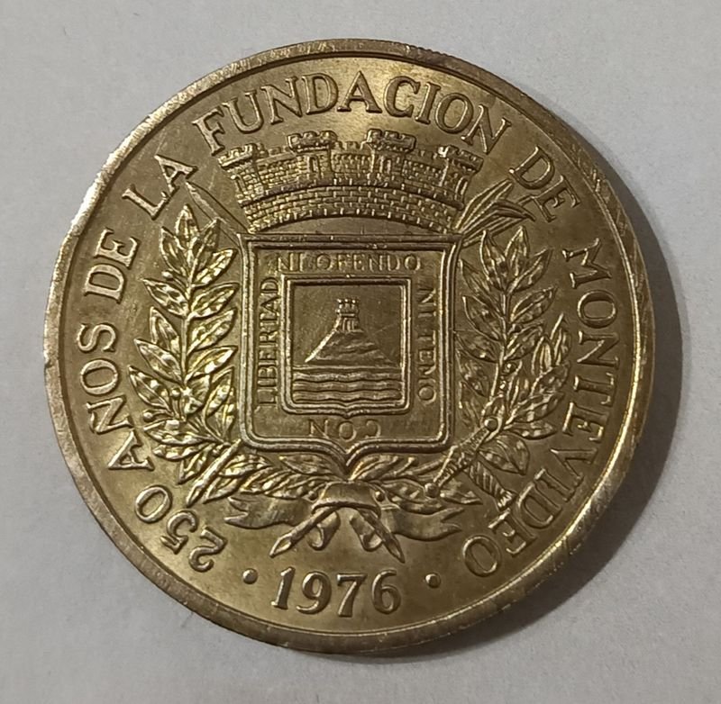 Moneda conmemorativa de la Fundación de Montevideo, 1976 - imagen 2
