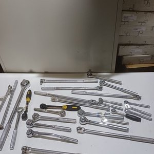 Lote de 30 Llaves de Cricket con Detalles de Uso - imagen 1