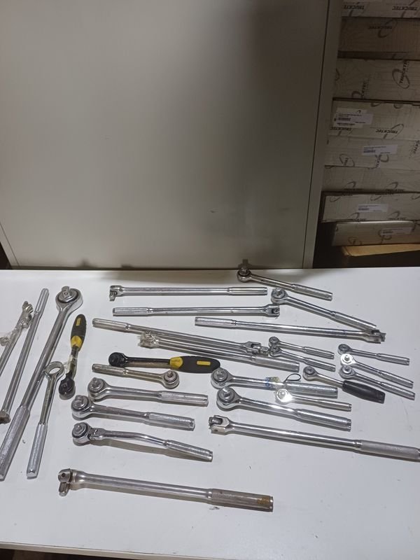 Lote de 30 Llaves de Cricket con Detalles de Uso