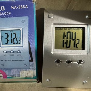 Lote siguiente: Reloj Digital NACO con Múltiples Funciones